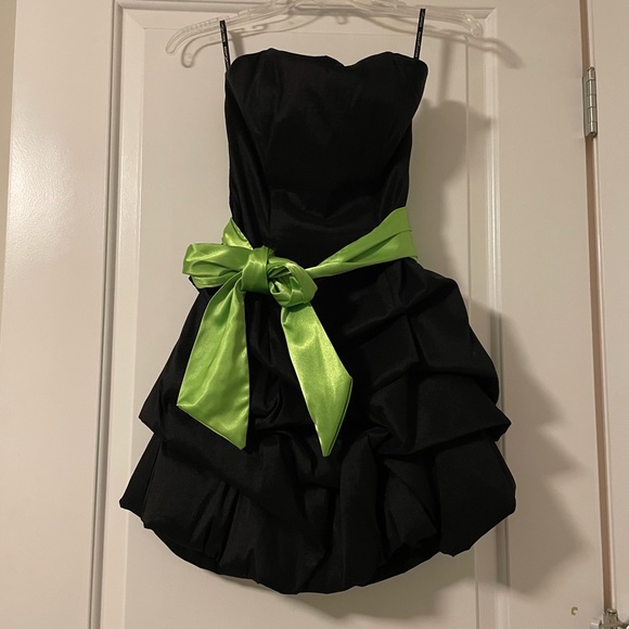 Short prom dress - Picture 2 of 4